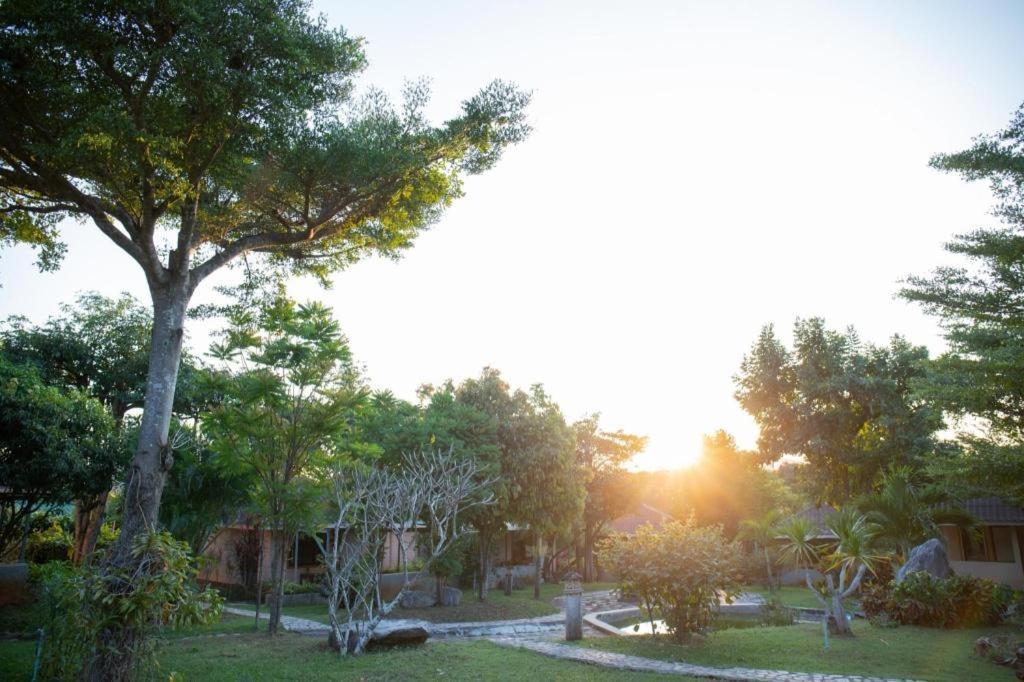 Dusit Talai Resort Mu Si Eksteriør billede